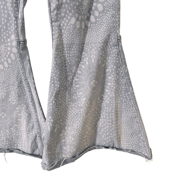 We The Free Just Float On Flare Jeans Light Wash Geo Print Size 28 - Picture 8 of 16